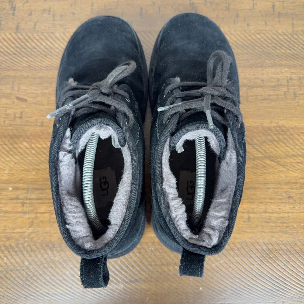 UGG Boots Mens 9 Black Suede Neumel Chukka Sheepskin Classic Lace Up‎ Ankle